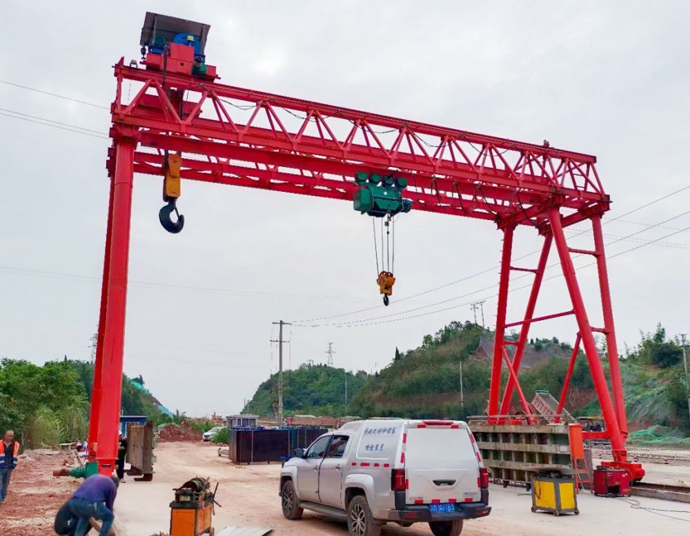 路橋門機(jī)、提梁機(jī)、梁場龍門吊、桁架雙梁門式起重機(jī)生產(chǎn)廠家安裝維修